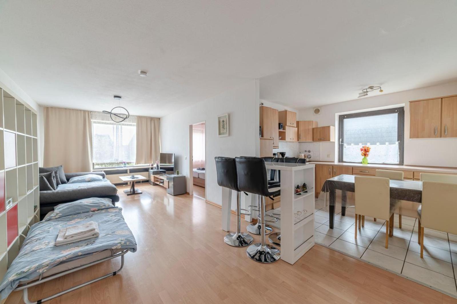 Schoene, Moeblierte Mit Balkon Und Tiefgarage * Düsseldorf